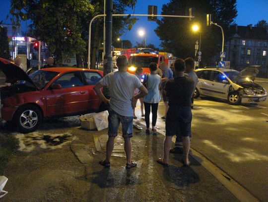 Kto miał zielone? Zderzenie na skrzyżowaniu ZDJĘCIA