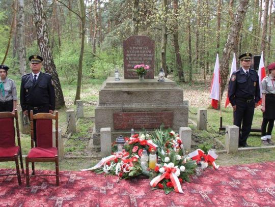 Ku czci pomordowanych w lesie winiarskim