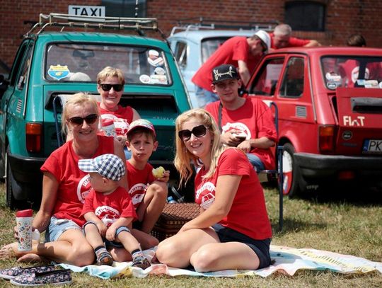 Kultowe Mercedesy, Volvo, Nysy, Fiaty... Zlot zabytkowych pojazdów w Gołuchowie FOTORELACJA