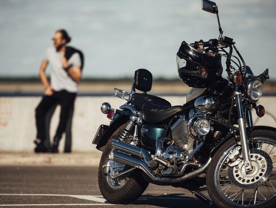 Kupiłeś motocykl? Sprawdź, ile kosztuje ubezpieczenie i co grozi za dzień zwłoki