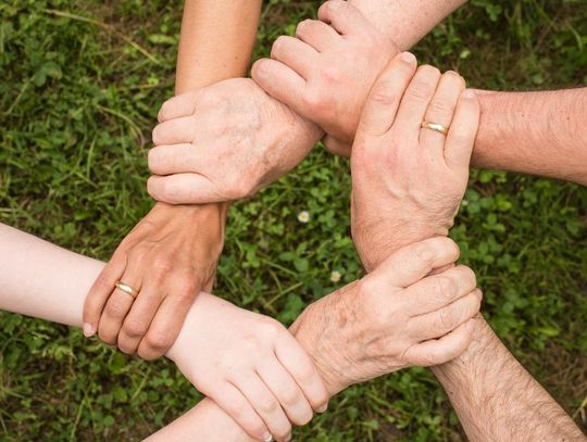 Łączymy pokolenia – edukacja i sport dla seniorów i ich rodzin