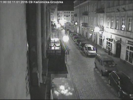 Latająca, płonąca… kołdra nad ul. Kanonicką WIDEO