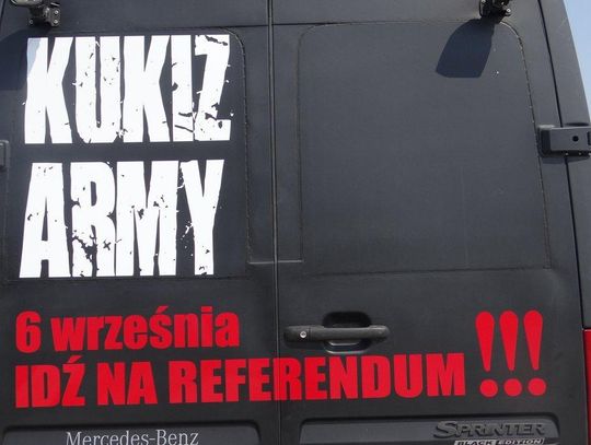 Ludzie Kukiza w Kaliszu zachęcają do referendum