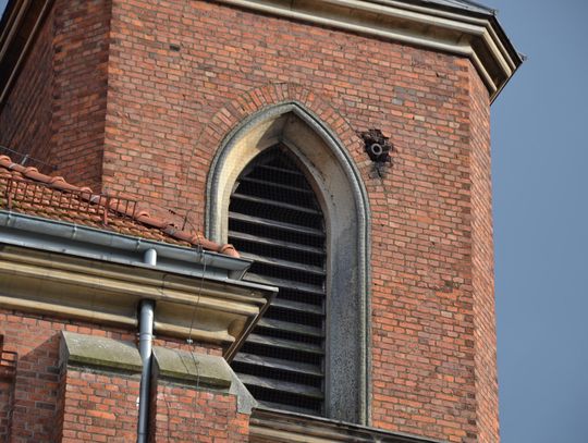 Łuska w kościelnej wieży - pamiątka po wojnie