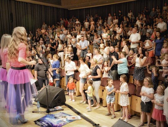 Majka Jeżowska z Filharmonią Kaliską. Porywający koncert z okazji Dnia Dziecka ZDJĘCIA