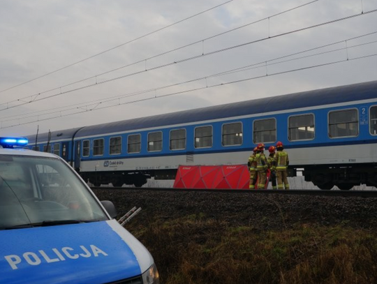 Makabryczny wypadek. Mężczyzna wszedł na tory i rozłożył ręce