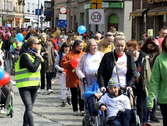 Marsz Godności Osób Niepełnosprawnych przeszedł przez Kalisz ZDJĘCIA