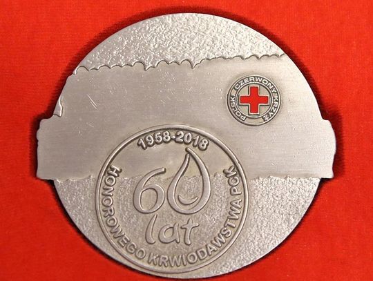 Medal 60-lecia Honorowego Krwiodawstwa PCK dla Urzędu Miasta Kalisza