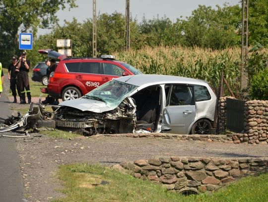 Mijali wypadek, doszło do czołowego zderzenia. Matka i dziecko w szpitalu ZDJĘCIA