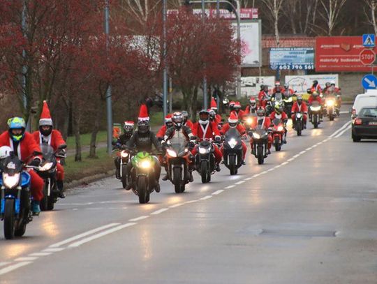 Mikołaje na motocyklach obdarowały dzieci na święta ZDJĘCIA i WIDEO