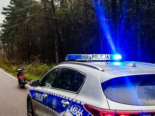 Młody i nieodpowiedzialny. Kierowca na motorowerze z dwoma poważnymi przewinieniami