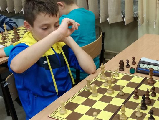 Młody kaliski szachista lepszy od seniorów