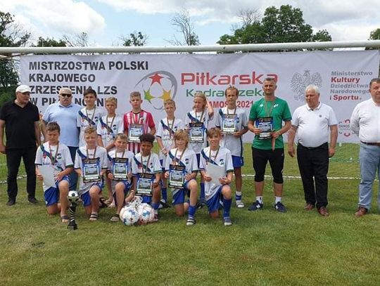 Młodzi piłkarze KKS-u na podium turnieju „Mała Piłkarska Kadra Czeka”