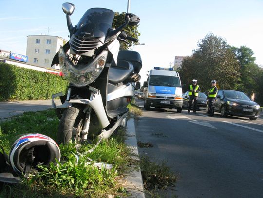 Motorowerzysta wjechał w tył busa. Kaliszanin w szpitalu ZDJĘCIA