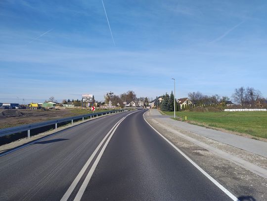 Na kilku odcinkach. Droga wojewódzka po remoncie Na kilku odcinkach. Droga wojewódzka po remoncie