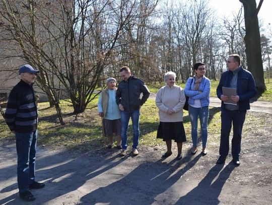 Najpierw biblioteka, później drogi? Władze o sprzeciwie mieszkańców Szczypiorna WIDEO