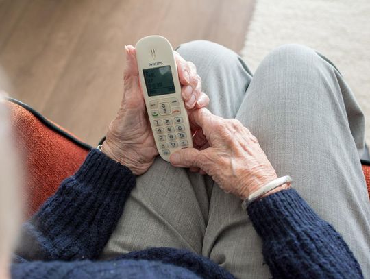 Najpierw zadzwonił rzekomy pracownik poczty, potem funkcjonariusz CBŚP. Seniorka oddała oszustom dużą sumę pieniędzy!