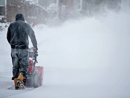 Nawet 15 centymetrów śniegu! Uważajcie dziś na drogach