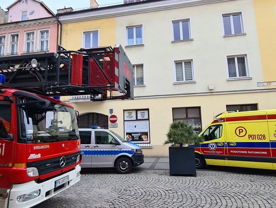 Negocjacje przy Targowej. Kobieta groziła, że skoczy z dachu