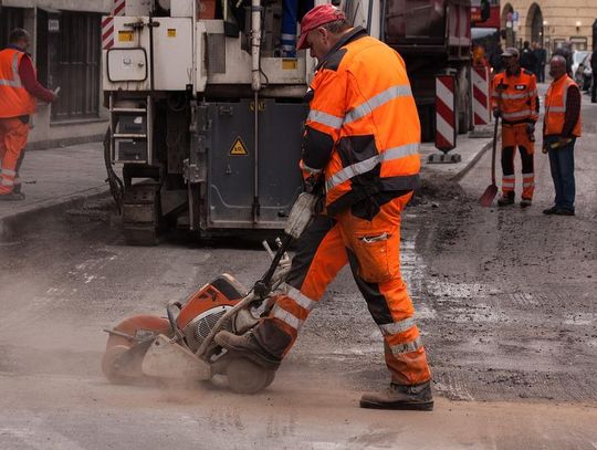 Nie mniej niż 12 zł za godzinę. Wzrosną pensje, ale zwolnienia nieuniknione