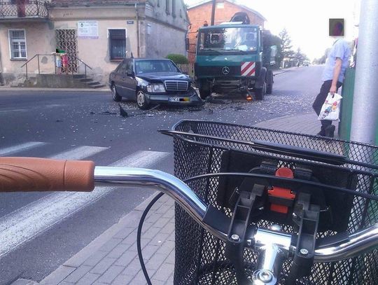 Nie zatrzymał się przed znakiem STOP. Wjechał w ciężarówkę