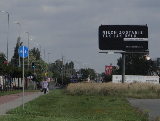 „Niech zostanie tak jak było”. Tajemniczy billboard w Kaliszu ZDJĘCIA