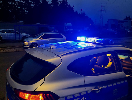 Niepokojący incydent na ul. Łódzkiej. Mężczyzna z bronią zatrzymany przez policję Niepokojący incydent na ul. Łódzkiej. Mężczyzna z bronią zatrzymany przez policję