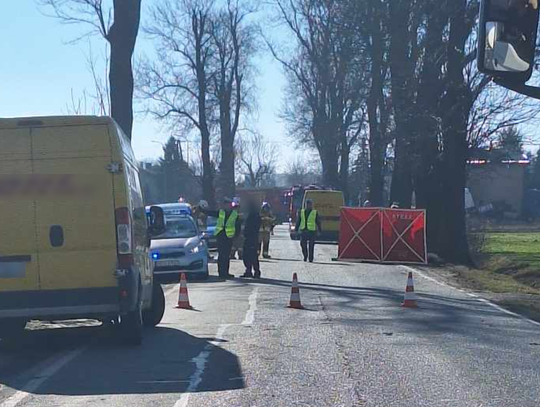 Nieprawidłowo wyprzedzała. Rowerzystka zginęła pod kołami busa