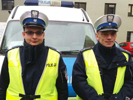 Nieprzytomna kobieta na ulicy. Reanimowali ją policjanci