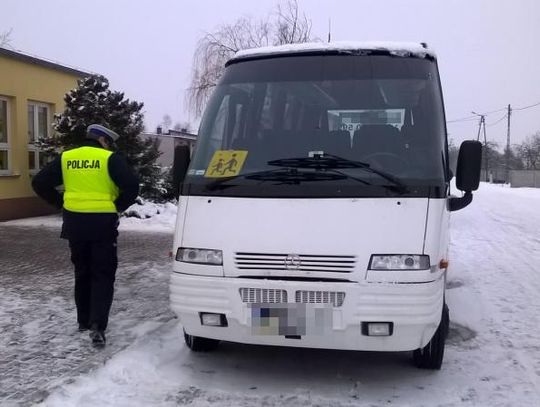 Niesprawnym autobusem chciał zawieźć dzieci nad jezioro