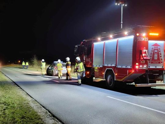 Nocą szedł środkiem drogi. Wjechał w niego samochód