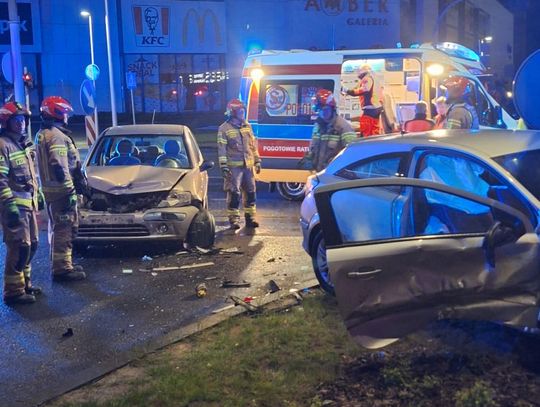 Nocne zderzenie przy Galerii Amber. W Citroenie nietrzeźwa kobieta