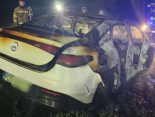 Nocny pożar pod Kaliszem. ,,Elektryk” stanął w płomieniach