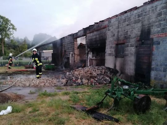 Nocny pożar stodoły w gminie Szczytniki. Ogromne straty!