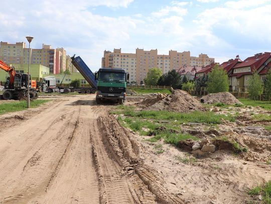 Nowe boiska dla uczniów „Siedemnastki” ZDJĘCIA