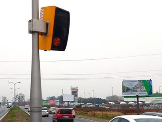 Nowe fotoradary już pstrykają. Śledzą kilka pasów ruchu [LISTA]
