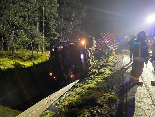 Nowe Prażuchy. Zderzenie dwóch ciężarówek, w akcji 6 zastępów straży pożarnej