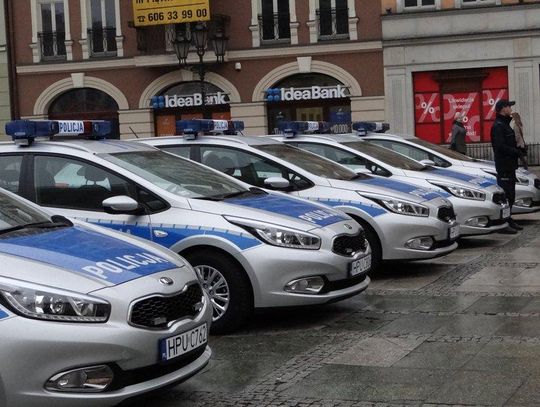 Nowe radiowozy kaliskiej policji ZDJĘCIA