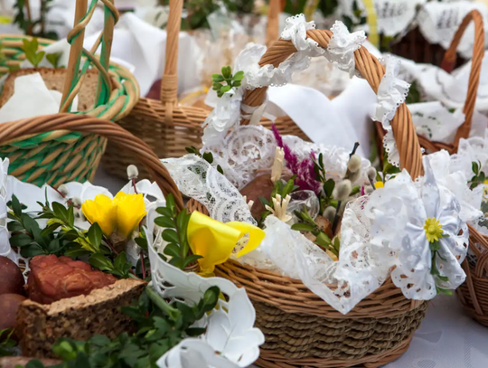 O której ze święconką w Kaliszu? Sprawdź godziny w parafiach  𝐋𝐈𝐒𝐓𝐀 𝐊𝐎Ś𝐂𝐈𝐎ŁÓ𝐖 𝐈 𝐆𝐎𝐃𝐙𝐈𝐍𝐘