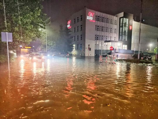 Oberwanie chmury nad Ostrowem Wielkopolskim. Trwa usuwanie skutków ulewy