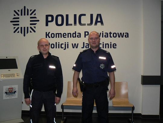 Odcięli wisielca i podjęli reanimację. Policjanci uratowali życie mężczyźnie