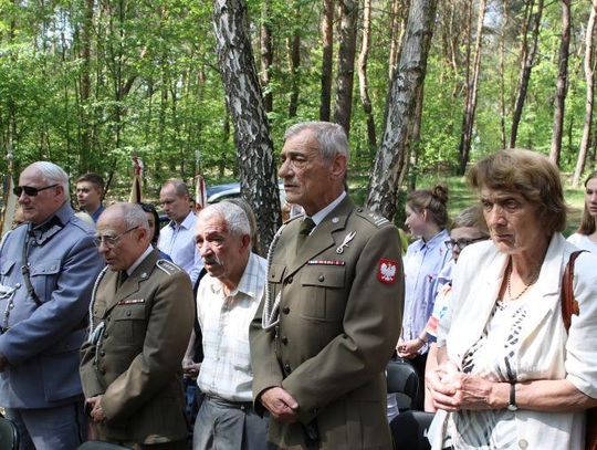 Oddali hołd pomordowanym w Lesie Winiarskim ZDJĘCIA