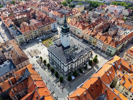 Praca w Kaliszu i powiecie. Jaką pensję proponują?