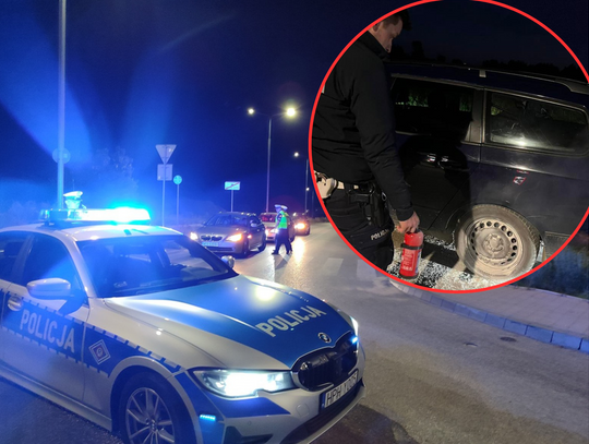 Ogień i dym pod autem. W środku matka z dzieckiem Ogień i dym pod autem. W środku matka z dzieckiem