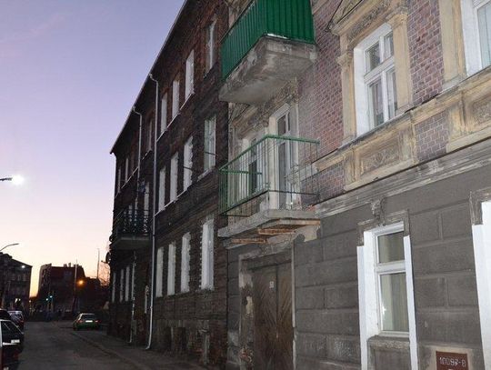 Ogłuszyła 84-latkę i splądrowała jej mieszkanie. Policja szuka napastniczki