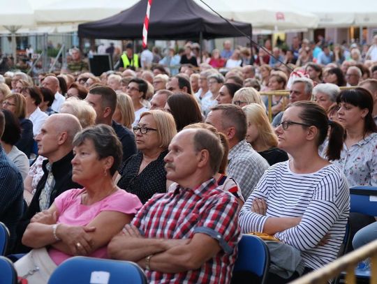 Open Air Gala w Kaliszu. Przeboje muzyki operowej wybrzmiały na Głównym Rynku ZDJĘCIA