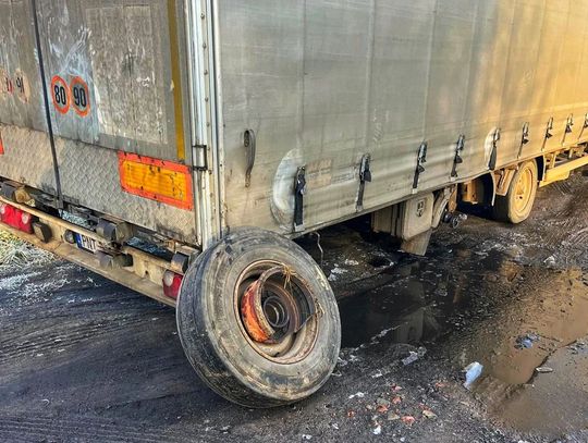 „Opona grozy”. Urwane koło uderzyło w osobówkę „Opona grozy”. Urwane koło uderzyło w osobówkę