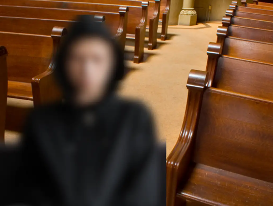 Ejakulat na obrazie Jana Pawła II, pornografia dziecięca. Tak ,,bawili się'' ordynator szpitala i organista NOWE FAKTY