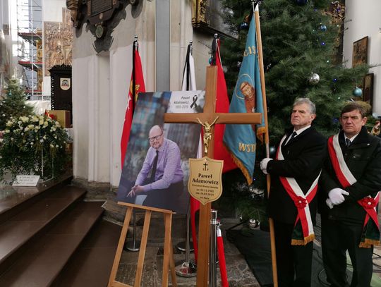 Ostatnie pożegnanie Pawła Adamowicza. Jest też delegacja z Kalisza ZDJĘCIA