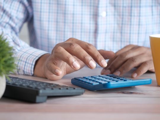 Outsourcing księgowości w firmie – kiedy zewnętrzny dyrektor finansowy to dobry pomysł?